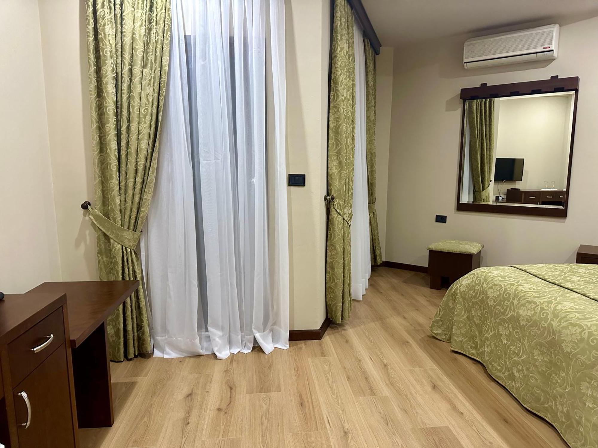Hotel Rritja E Koranit à Tushemisht Extérieur photo