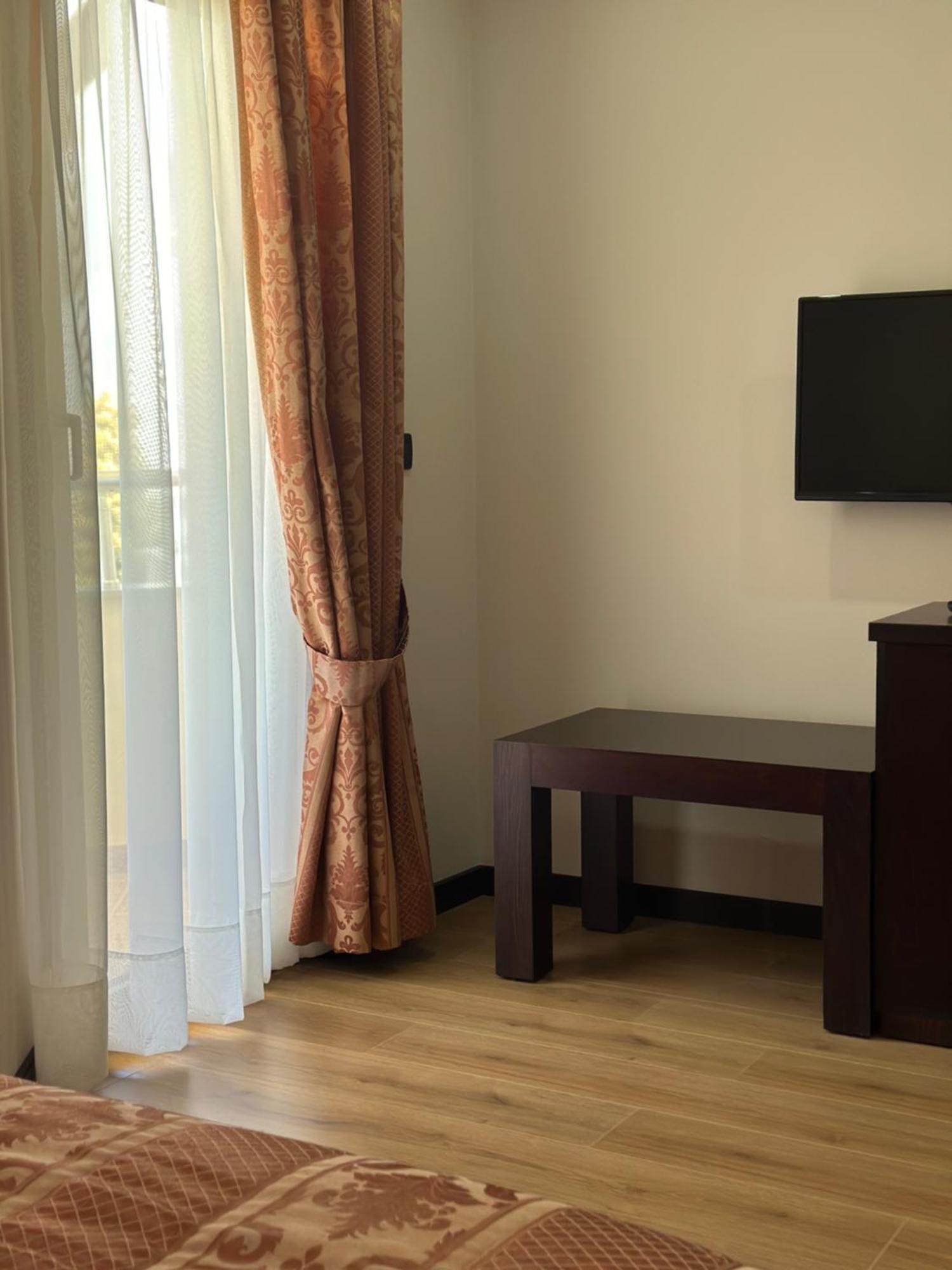 Hotel Rritja E Koranit à Tushemisht Extérieur photo